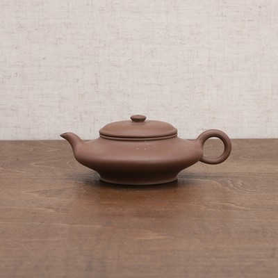 Lot 102 - A Chinese Yixing zisha teapot