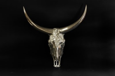 Lot 310 - A cast and polished model of an American shorthorn skull