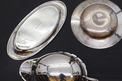 Lot 30 - A collection of silver items