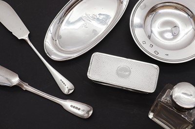 Lot 30 - A collection of silver items