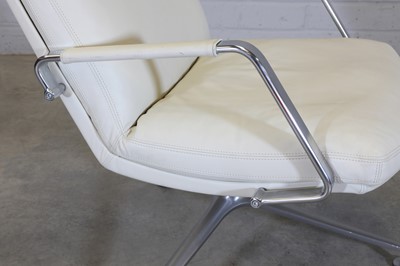 Lot 214 - An 'FK 86' lounge chair