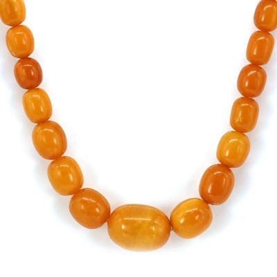 Lot 139 - A single row butterscotch amber bead necklace
