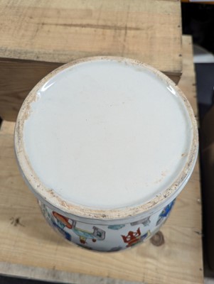 Lot 175 - A pair of Chinese famille verte vases and covers