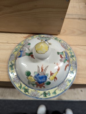 Lot 175 - A pair of Chinese famille verte vases and covers