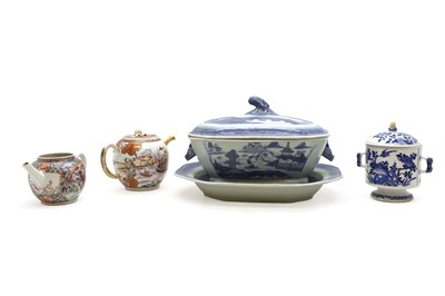 Lot 178 - A collection of Chinese export porcelain