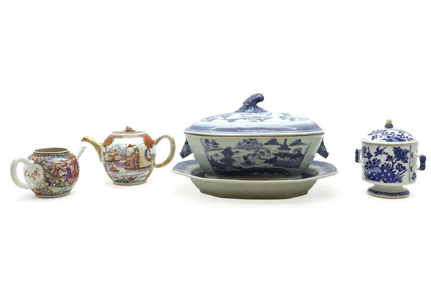 Lot 178 - A collection of Chinese export porcelain