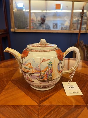 Lot 178 - A collection of Chinese export porcelain