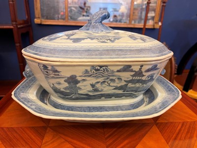 Lot 178 - A collection of Chinese export porcelain