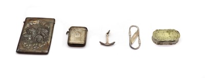 Lot 63 - A collection of silver items