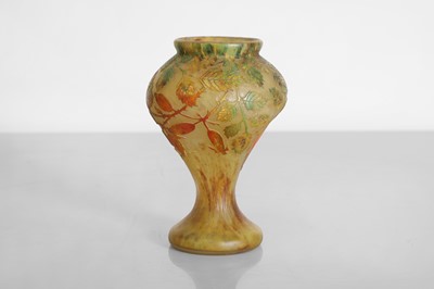 Lot 113 - A Daum cameo glass vase