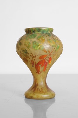 Lot 113 - A Daum cameo glass vase