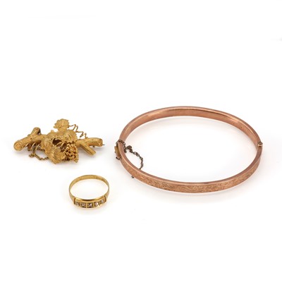 Lot 197 - A small group of antique gold jewellery