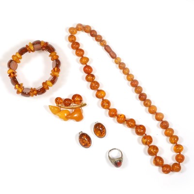 Lot 220 - A group of amber jewellery