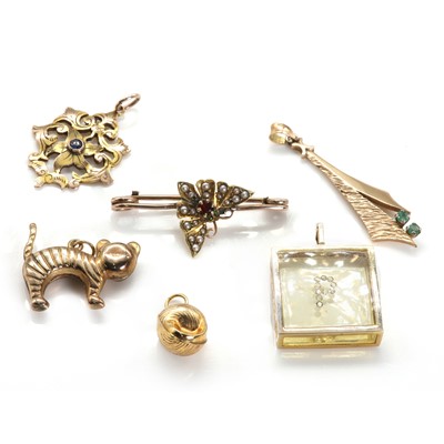 Lot 190 - A small collection of 9ct gold charms/pendants and a gold butterfly brooch
