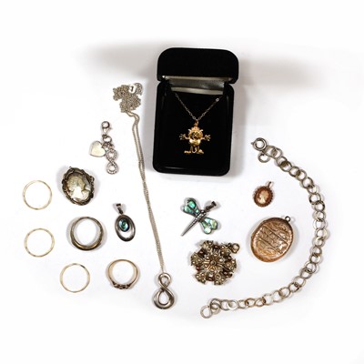 Lot 238 - A small group of gold and silver jewellery
