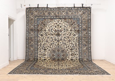 Lot 319 - A Kashan carpet