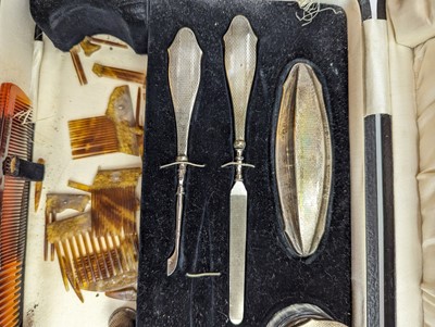 Lot 73 - A group of silver dressing table items