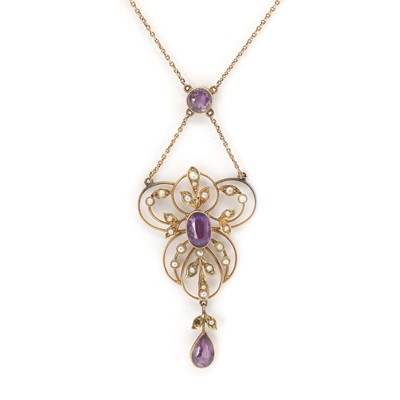 Lot 8 - An Edwardian gold amethyst and seed pearl necklace