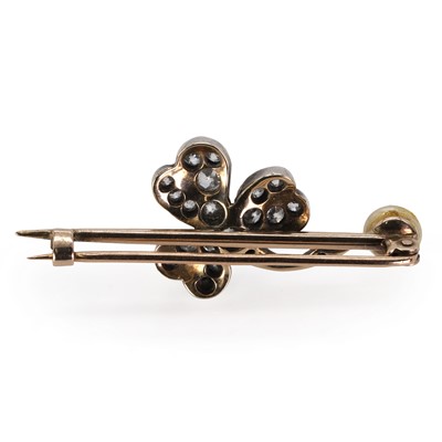 Lot 19 - A late Victorian diamond shamrock brooch