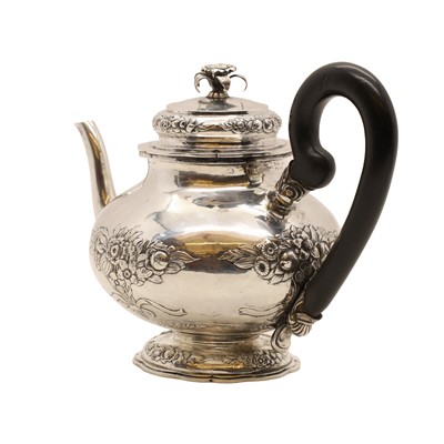 Lot 28 - A silver teapot