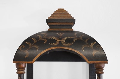 Lot 26 - A set of Regency-style chinoiserie hanging shelves