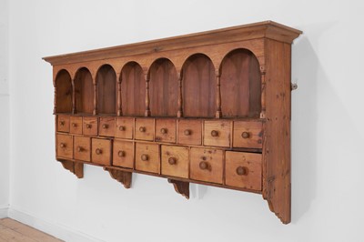 Lot 31 - A large pine delft rack