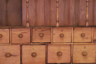 Lot 31 - A large pine delft rack