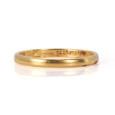 Lot 257 - A 22ct gold wedding ring