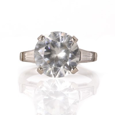 Lot 196 - A white gold zircon ring with synthetic colourless spinel shoulders