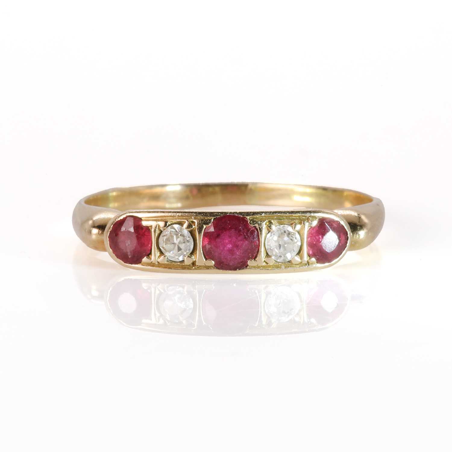 Lot 89 - An 18ct gold ruby and diamond ring