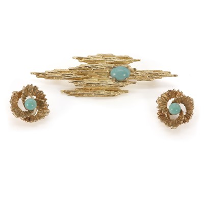 Lot 24 - An 18ct gold modern turquoise brooch and a similar pair of earrings
