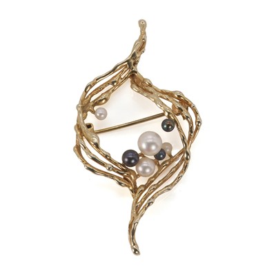 Lot 214 - A two colour cultured pearl openwork brooch