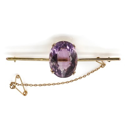 Lot 133 - A gold amethyst set bar brooch