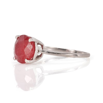 Lot 67 - A 9ct white gold fracture filled ruby ring