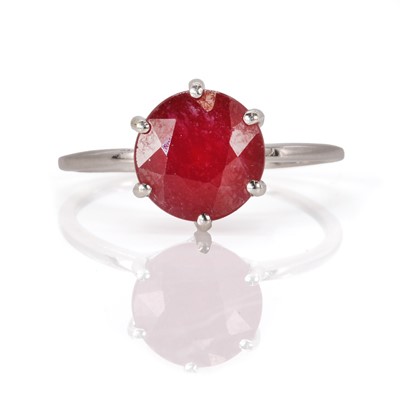 Lot 90 - A 9ct white gold fracture filled ruby ring and a group gemstone rings