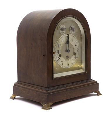 Lot 110 - An oak mantle clock