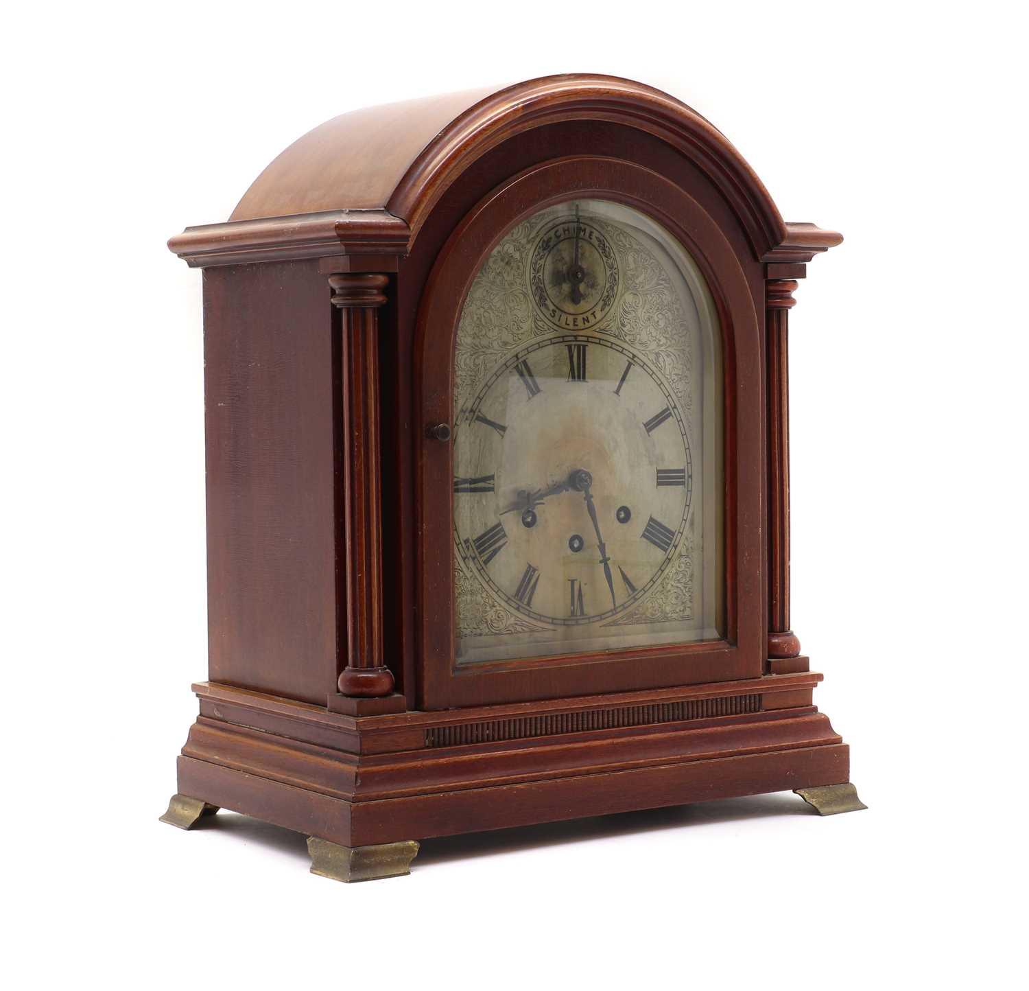 Lot 108 - An oak mantle clock