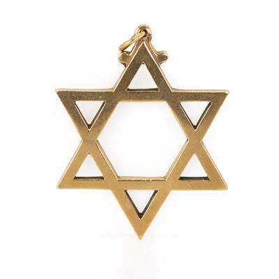 Lot 350 - A 9ct gold Star of David pendant