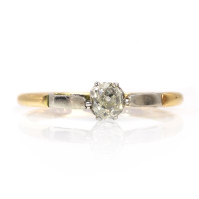 Lot 64 - A single stone diamond ring