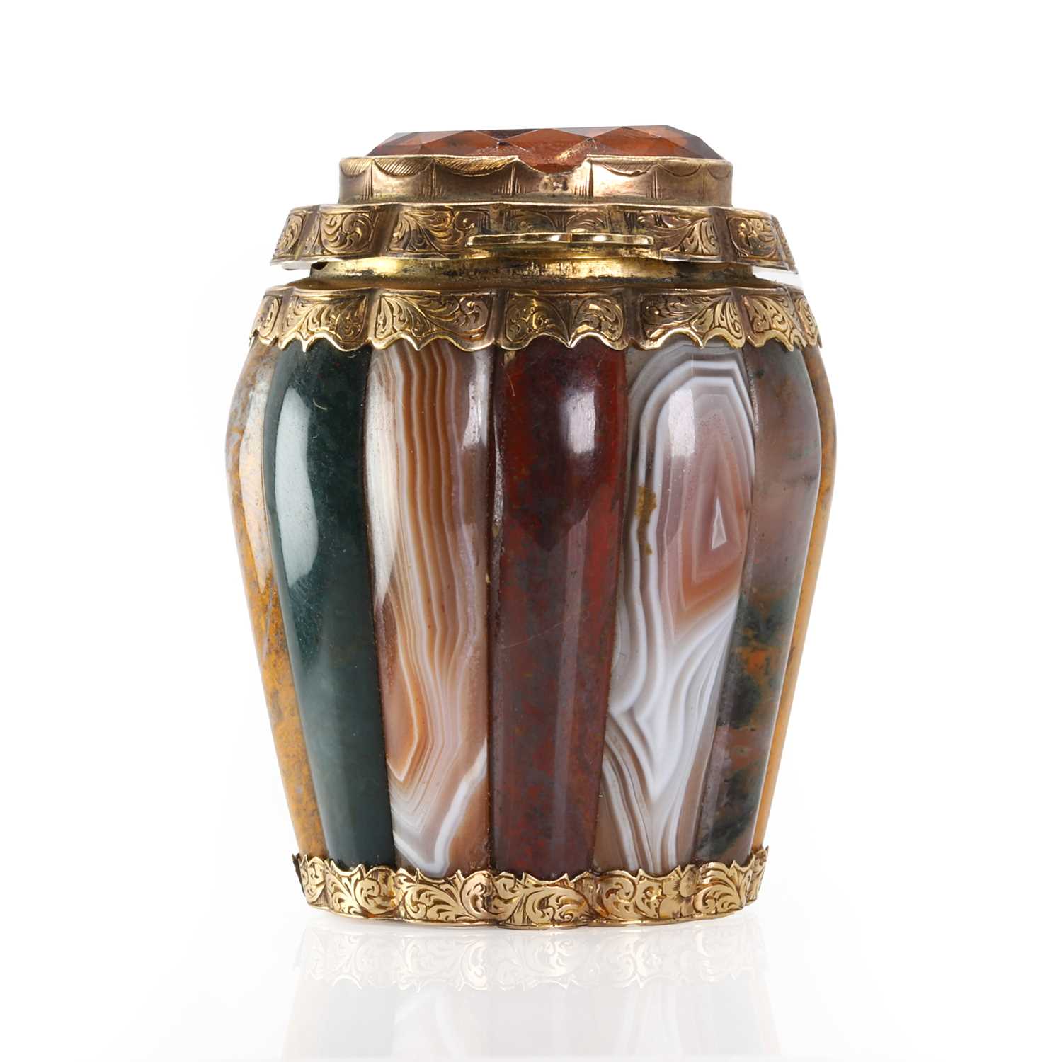 Lot 291 - A Scottish Victorian gold mounted agate vinaigrette, c.1850