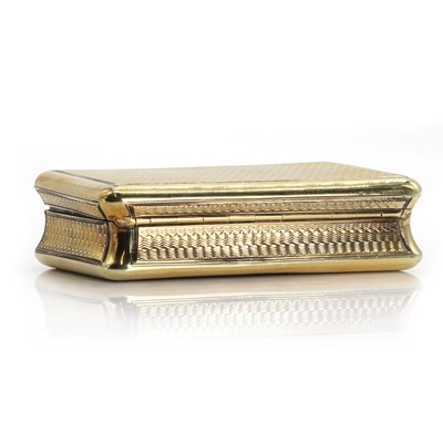 Lot 392 - A George III silver gilt snuffbox, c.1810