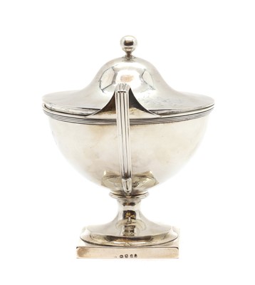 Lot 1 - A George III silver sauce tureen and cover