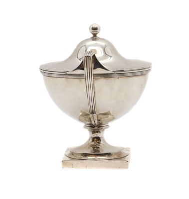 Lot 1 - A George III silver sauce tureen and cover