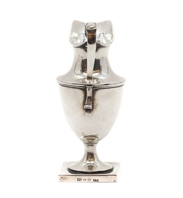 Lot 9 - A George III silver cream jug