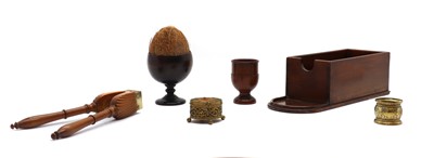 Lot 136 - A collection of treen items