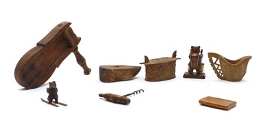 Lot 137 - A collection of treen items