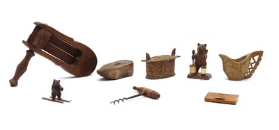 Lot 137 - A collection of treen items