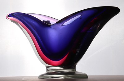 Lot 99 - A Murano glass sommerso bowl
