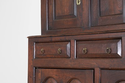 Lot 446 - A Welsh oak 'cwpwrdd deuddarn'