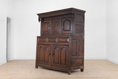 Lot 446 - A Welsh oak 'cwpwrdd deuddarn'